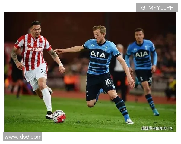 吴敏独家解析足球技巧与战术分享,助你提升球场表现与理解 吴敏独家解析足球技巧与战术分享,助你提升球场表现与理解