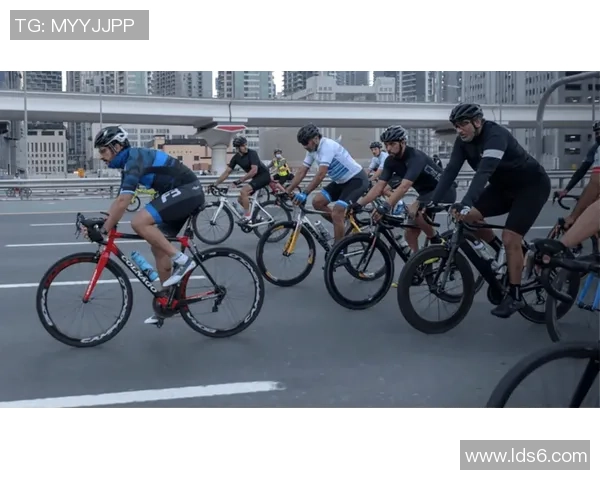 足球明星骑行挑战精彩瞬间合集带你领略运动魅力与激情 足球明星骑行挑战精彩瞬间合集带你领略运动魅力与激情